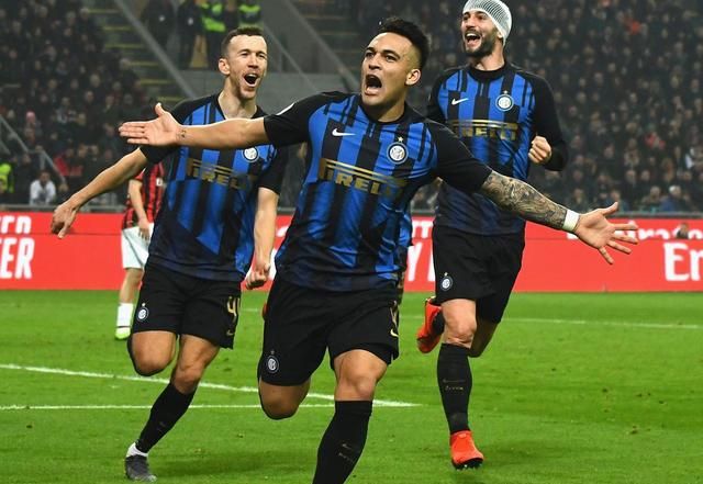 白雪皑皑的 白雪皑皑的