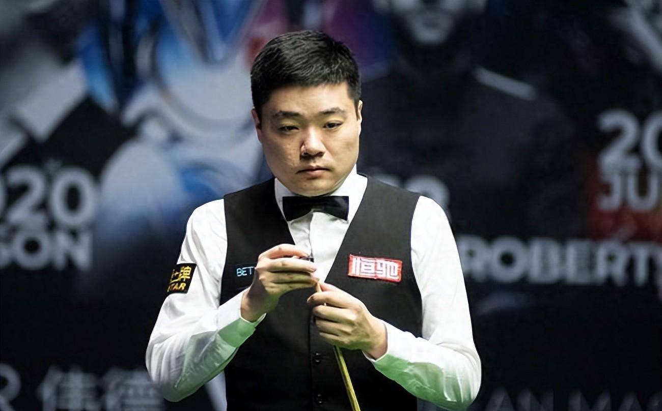 他依旧以坚 他依旧以坚